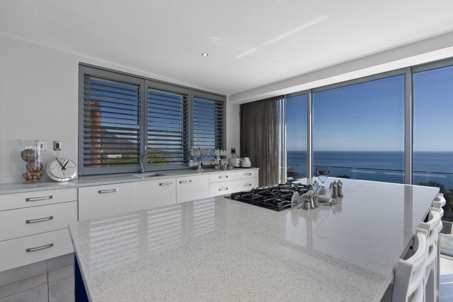 To Let 6 Bedroom Property for Rent in Bakoven Western Cape